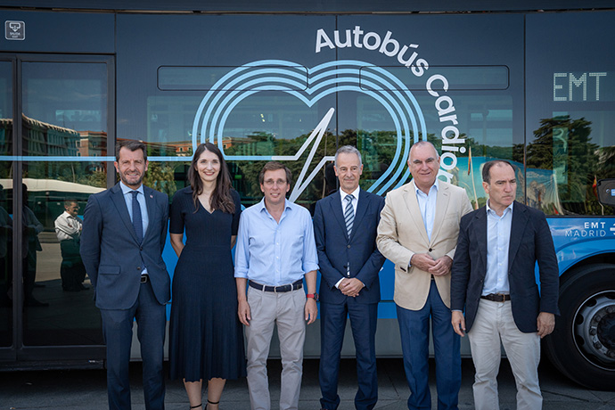 EMT Madrid defibrillator launch event with the Bexen Cardio team in front of a cardio-protected bus